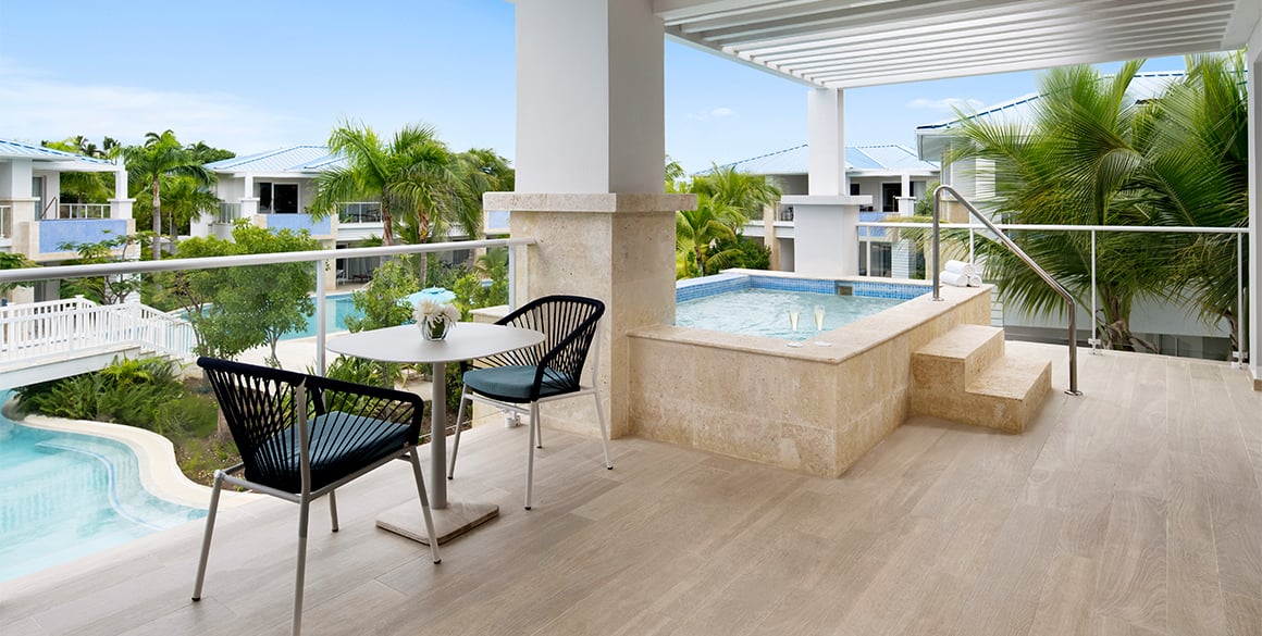 Plunge pool and jetted tub on a patio at Dreams Cap Cana